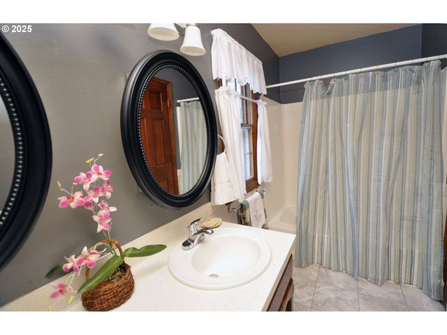 15207 S FORSYTHE Rd, Oregon City, OR 97045