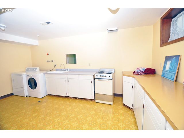 15207 S FORSYTHE Rd, Oregon City, OR 97045