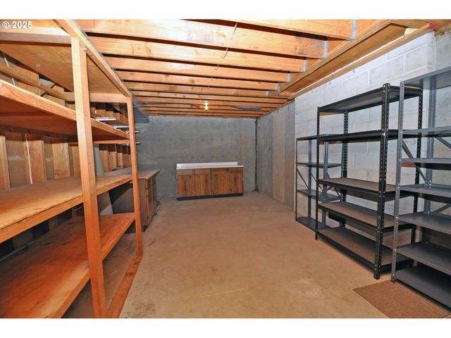 15207 S FORSYTHE Rd, Oregon City, OR 97045