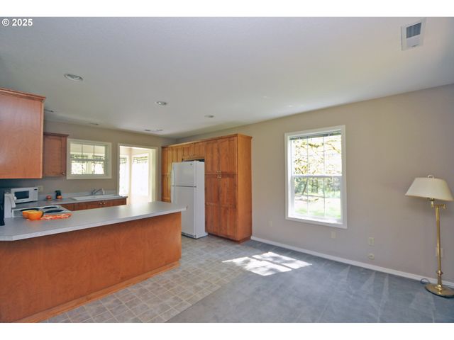 15207 S FORSYTHE Rd, Oregon City, OR 97045