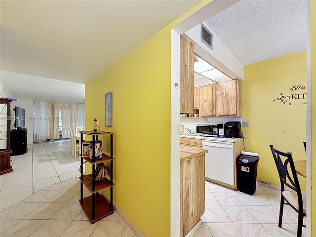3000 NW 48th Ter 126, Lauderdale Lakes, FL 33313