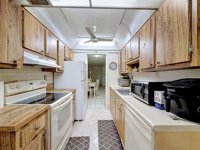 3000 NW 48th Ter 126, Lauderdale Lakes, FL 33313