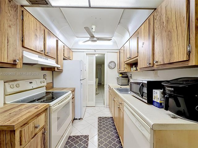 3000 NW 48th Ter 126, Lauderdale Lakes, FL 33313