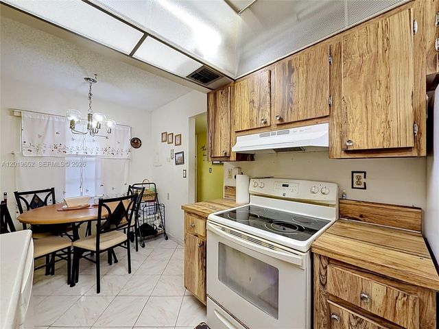 3000 NW 48th Ter 126, Lauderdale Lakes, FL 33313