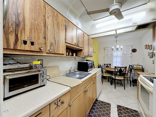 3000 NW 48th Ter 126, Lauderdale Lakes, FL 33313