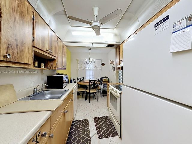 3000 NW 48th Ter 126, Lauderdale Lakes, FL 33313