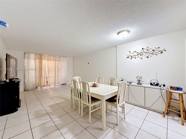 3000 NW 48th Ter 126, Lauderdale Lakes, FL 33313