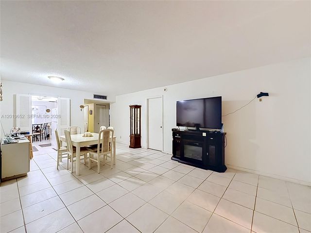 3000 NW 48th Ter 126, Lauderdale Lakes, FL 33313