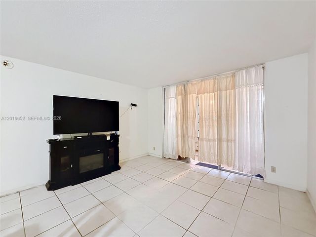 3000 NW 48th Ter 126, Lauderdale Lakes, FL 33313