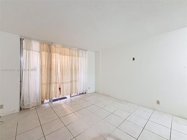 3000 NW 48th Ter 126, Lauderdale Lakes, FL 33313
