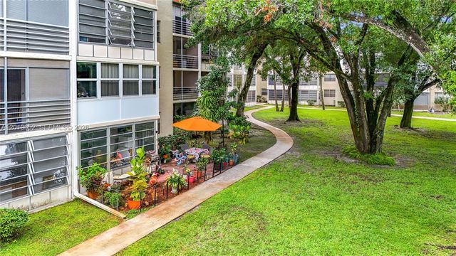 3000 NW 48th Ter 126, Lauderdale Lakes, FL 33313