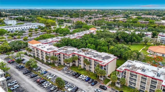 3000 NW 48th Ter 126, Lauderdale Lakes, FL 33313