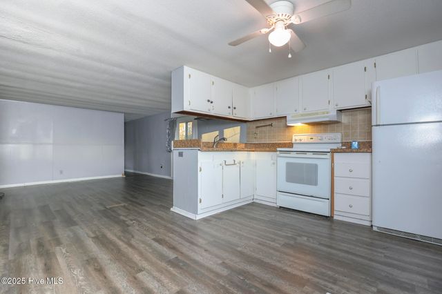 1145 S Parker Road, Holly Ridge, NC 28445