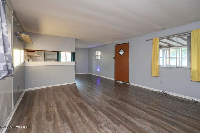 1145 S Parker Road, Holly Ridge, NC 28445