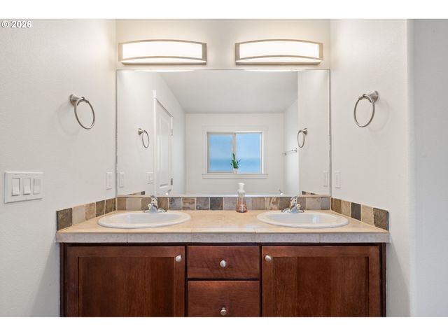 4116 N 3RD Cir, Ridgefield, WA 98642