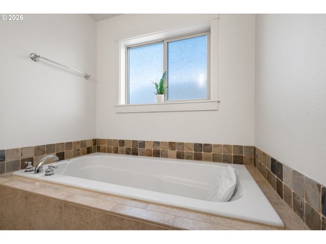 4116 N 3RD Cir, Ridgefield, WA 98642