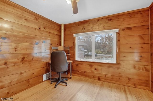 83 Lakeview Ave, Ringwood Boro, NJ 07456