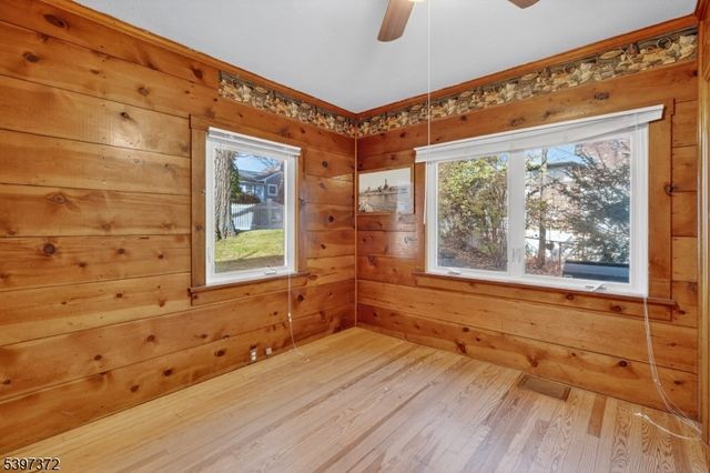 83 Lakeview Ave, Ringwood Boro, NJ 07456