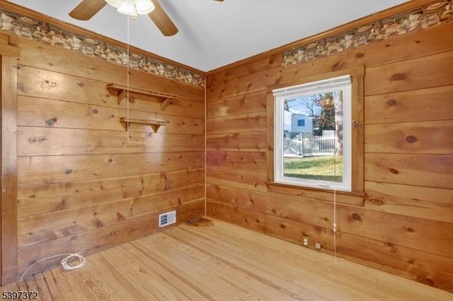 83 Lakeview Ave, Ringwood Boro, NJ 07456