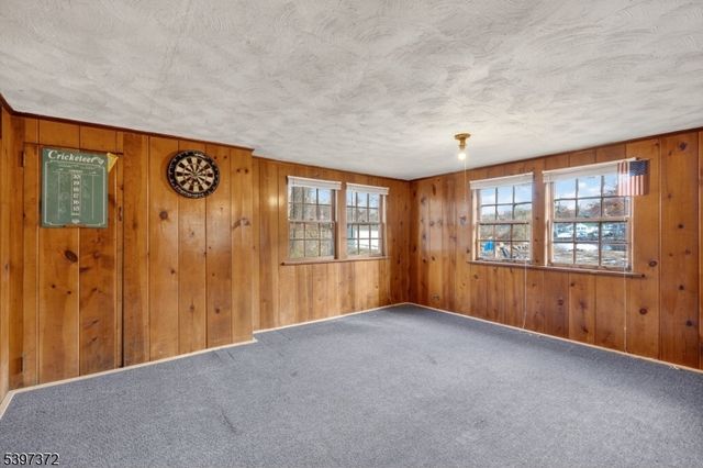 83 Lakeview Ave, Ringwood Boro, NJ 07456