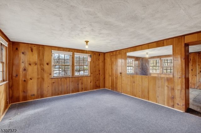 83 Lakeview Ave, Ringwood Boro, NJ 07456