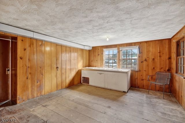 83 Lakeview Ave, Ringwood Boro, NJ 07456