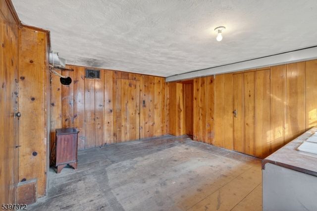 83 Lakeview Ave, Ringwood Boro, NJ 07456