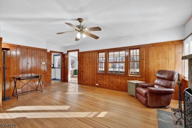 83 Lakeview Ave, Ringwood Boro, NJ 07456
