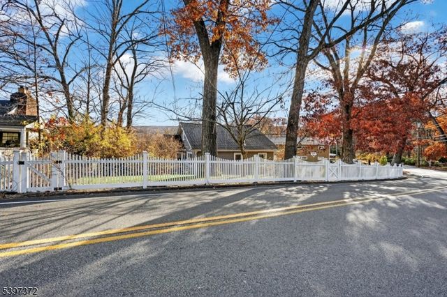 83 Lakeview Ave, Ringwood Boro, NJ 07456