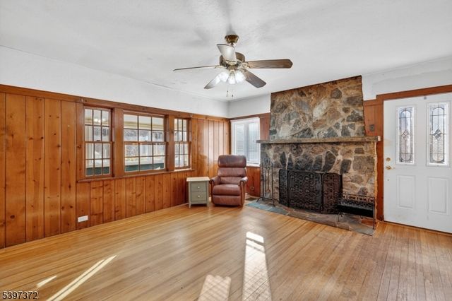 83 Lakeview Ave, Ringwood Boro, NJ 07456