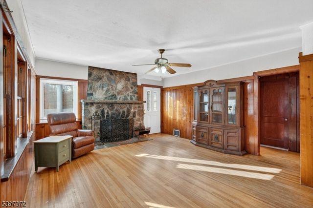 83 Lakeview Ave, Ringwood Boro, NJ 07456