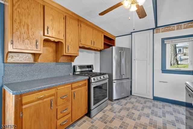 83 Lakeview Ave, Ringwood Boro, NJ 07456