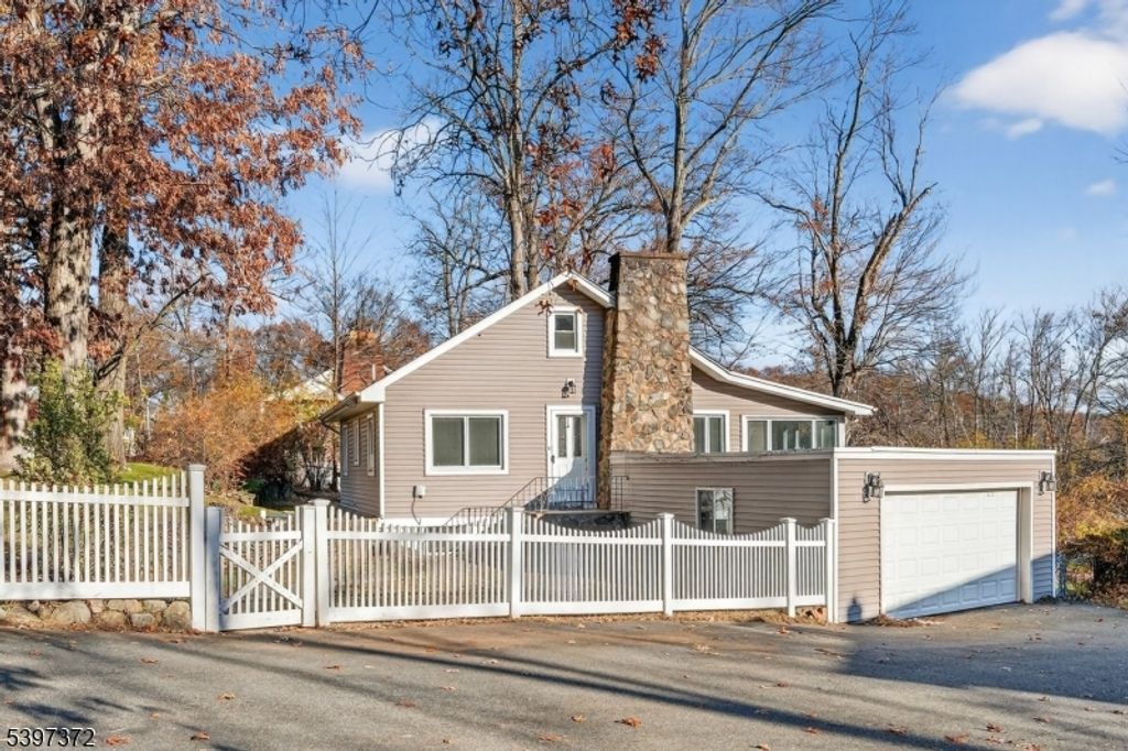 83 Lakeview Ave, Ringwood Boro, NJ 07456