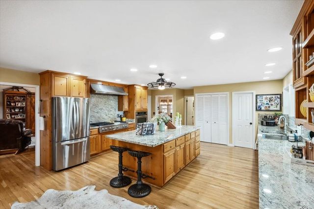 5701 Ridgewood Rd, Willits, CA 95490