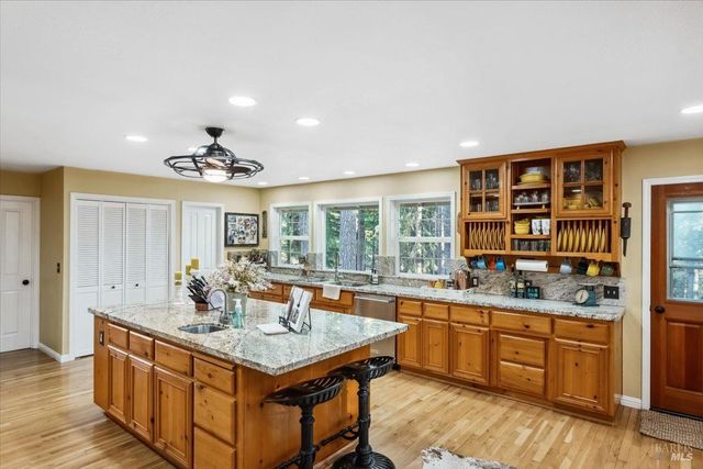 5701 Ridgewood Rd, Willits, CA 95490