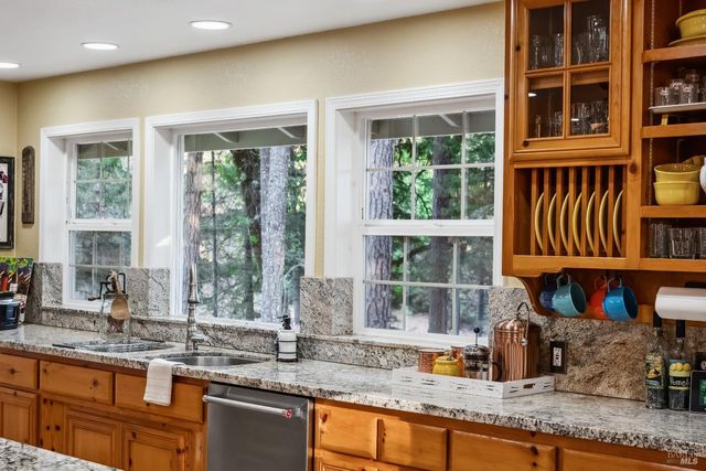 5701 Ridgewood Rd, Willits, CA 95490