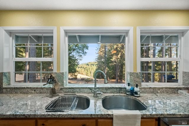 5701 Ridgewood Rd, Willits, CA 95490