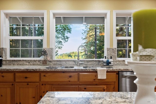 5701 Ridgewood Rd, Willits, CA 95490