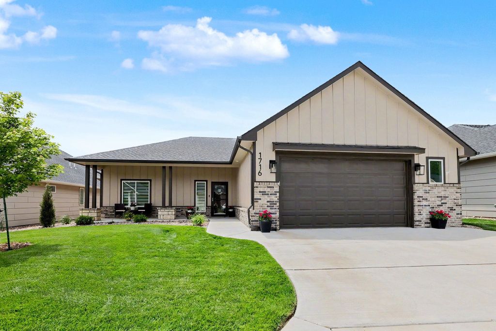 1716 N Forestview Ct, Wichita, KS 67235