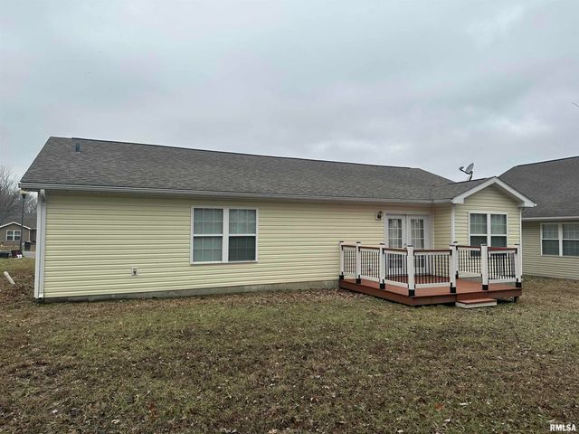 2020 E Creekwood Drive, Carbondale, IL 62901