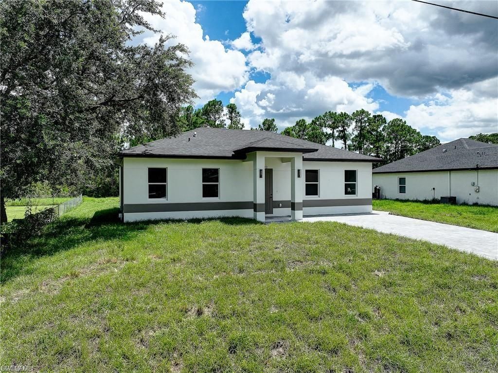 940 Lakeside DR, LEHIGH ACRES, FL 33974 — exterior