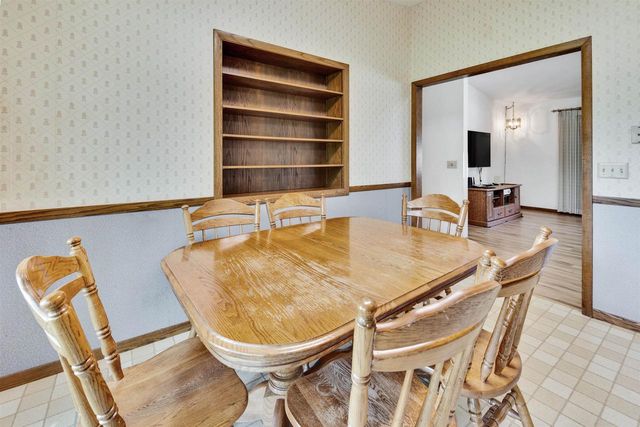 1003 S Holiday Drive, Waunakee, WI 53597