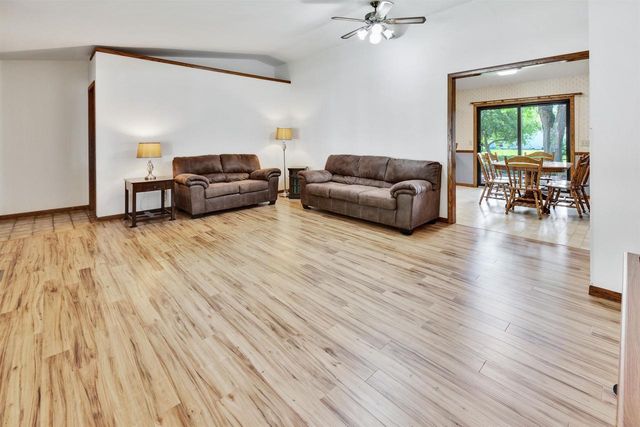 1003 S Holiday Drive, Waunakee, WI 53597