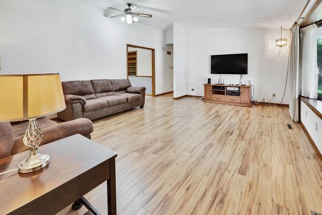1003 S Holiday Drive, Waunakee, WI 53597