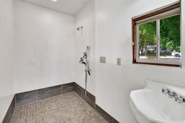 1003 S Holiday Drive, Waunakee, WI 53597