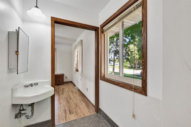 1003 S Holiday Drive, Waunakee, WI 53597