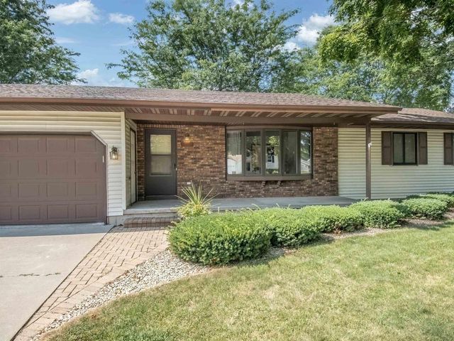 1003 S Holiday Drive, Waunakee, WI 53597