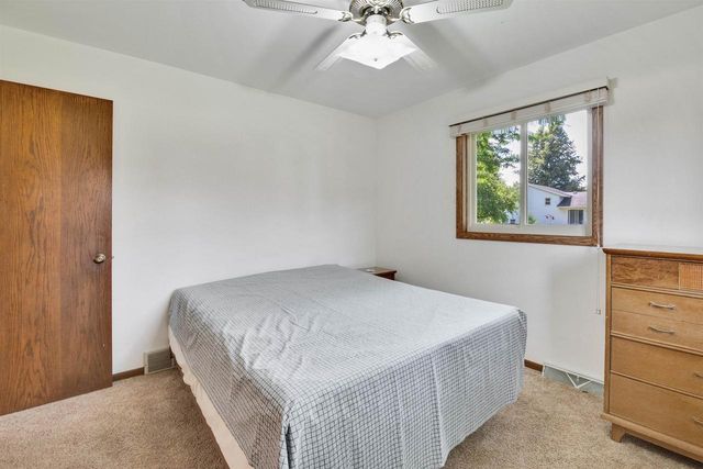 1003 S Holiday Drive, Waunakee, WI 53597