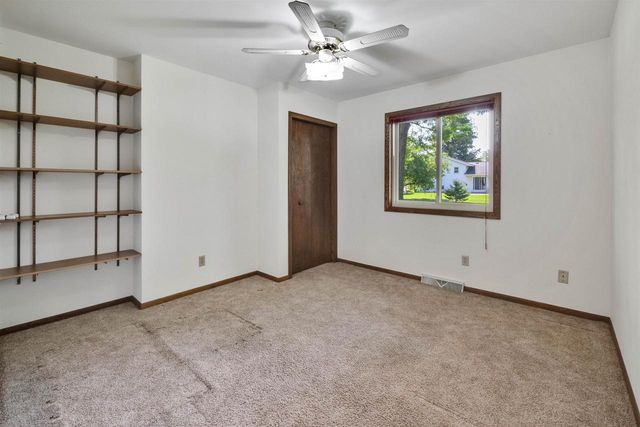 1003 S Holiday Drive, Waunakee, WI 53597
