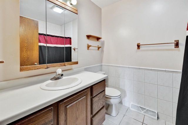 1003 S Holiday Drive, Waunakee, WI 53597
